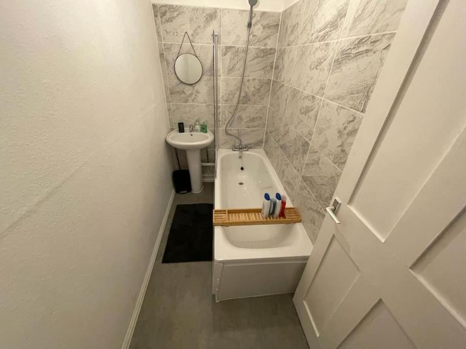 Comfy 2 Bedroom On Tower Bridge London Exterior photo